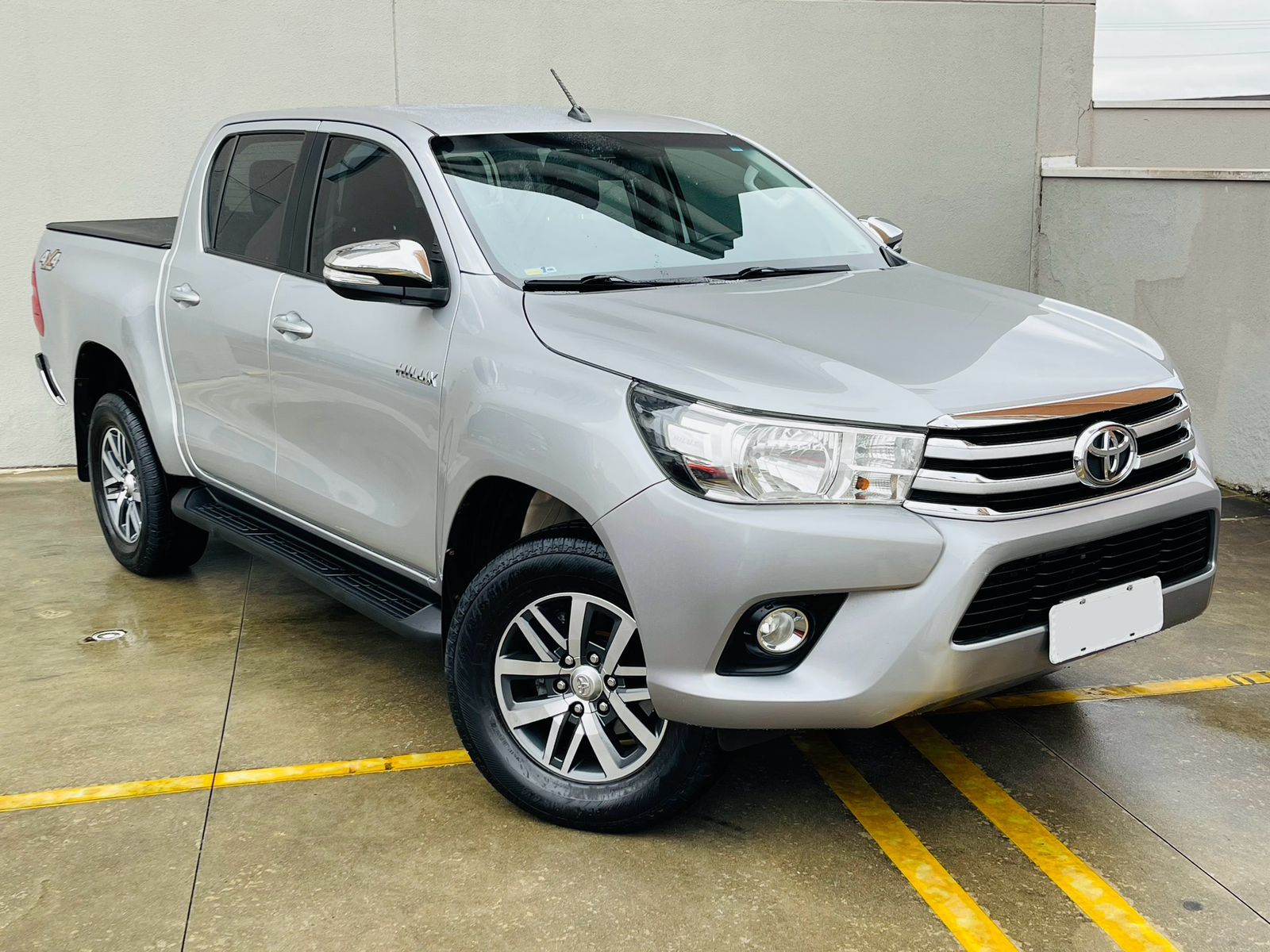 TOYOTA  HILUX